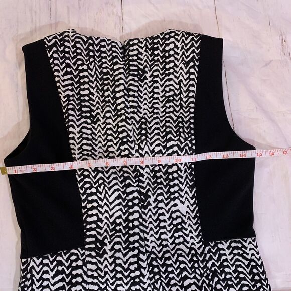 DKNY Dress Bodycon Slim 2 XS Black White zipper Stretch zigzag animal Colorblock - Picture 13 of 16